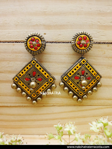 Yellow diamond earring