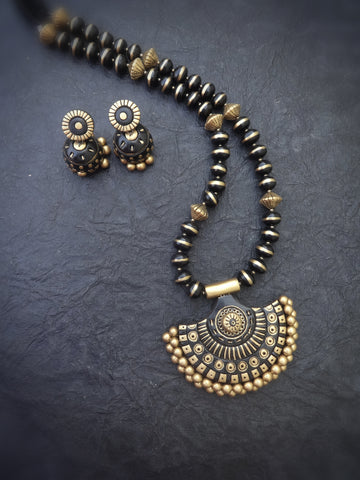 Antique Arc Majesty Terracotta Necklace