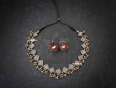 maroon and green diamond set